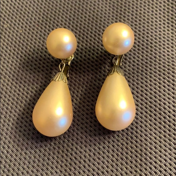 Vintage Pearl Clip On Earrings - Picture 1 of 6